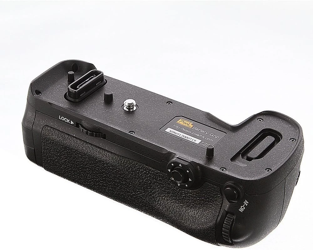 Nikon MB-D18 Battery Grip for Nikon D850-02